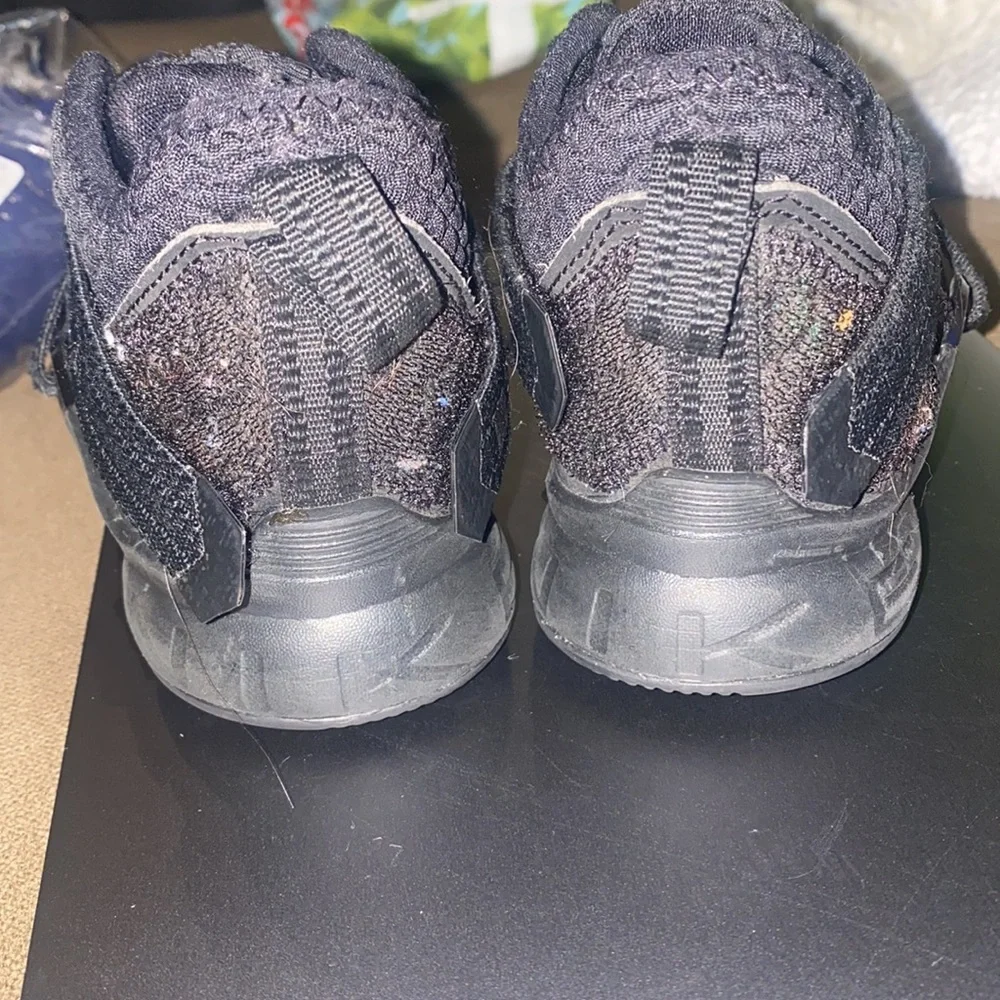 Nike Lebron‎ tennis shoes